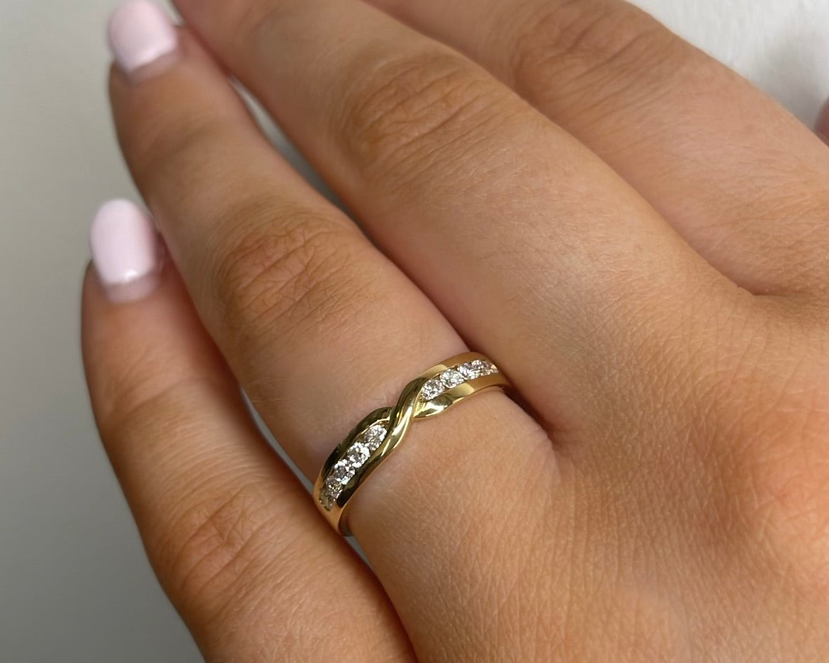 18ct Yellow Gold & Diamond Crossover Wedding Band