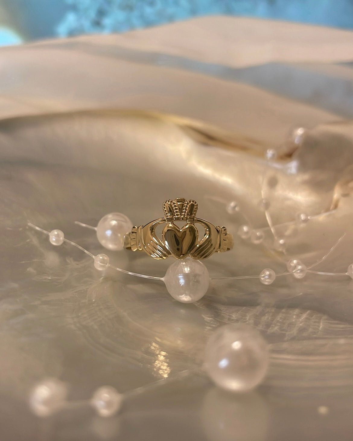 9ct Yellow Gold Lightweight Medium Claddagh Ring