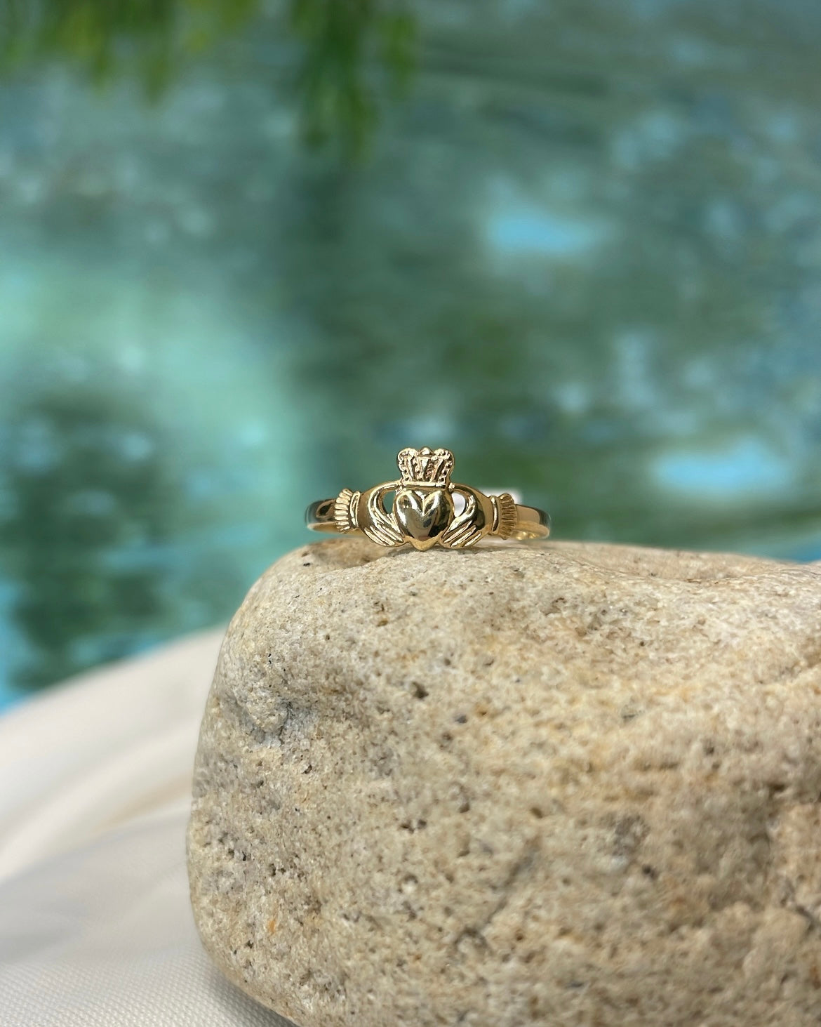 9ct Yellow Gold Pinky Claddagh Ring