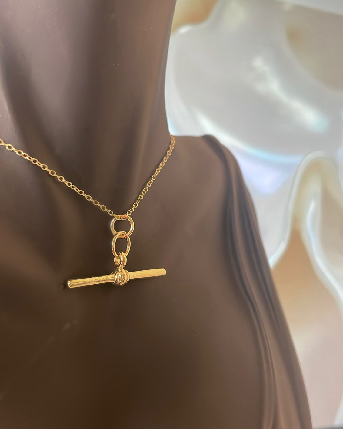 Small 9ct Yellow Gold Traditional T-bar Double Hoop Pendant