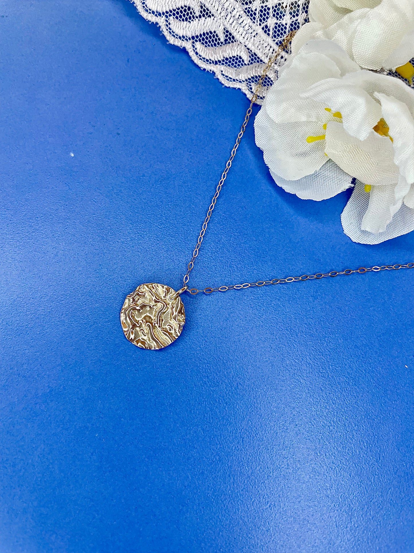 9ct gold Petite Disc with hammered finish