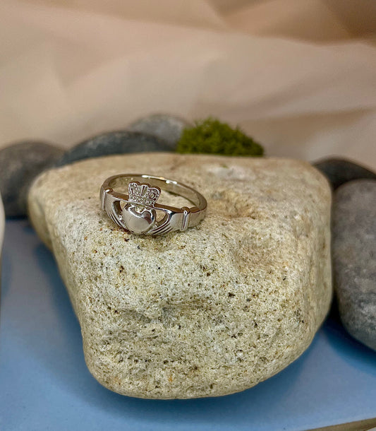 9ct White gold Claddagh Ring