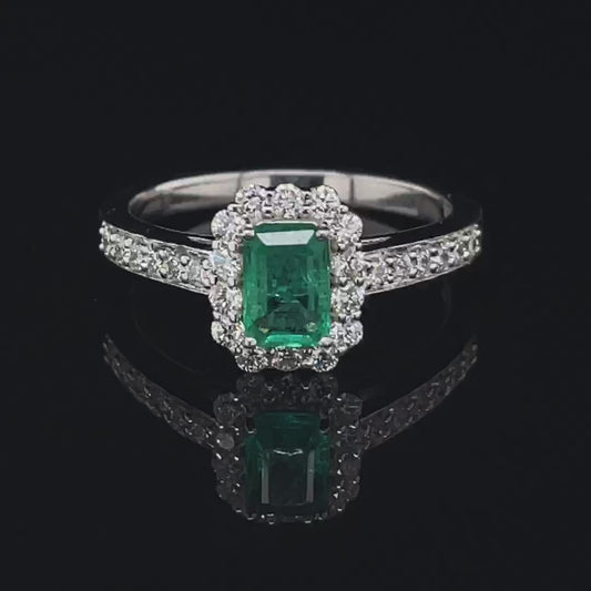 18k White Gold Emerald and Cluster Diamond Ring