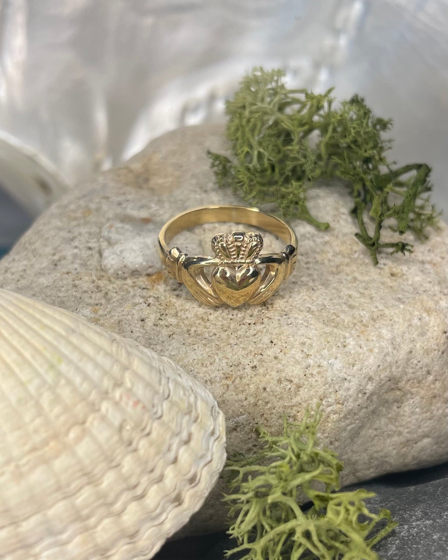 9k Yellow Gold Claddagh Ring