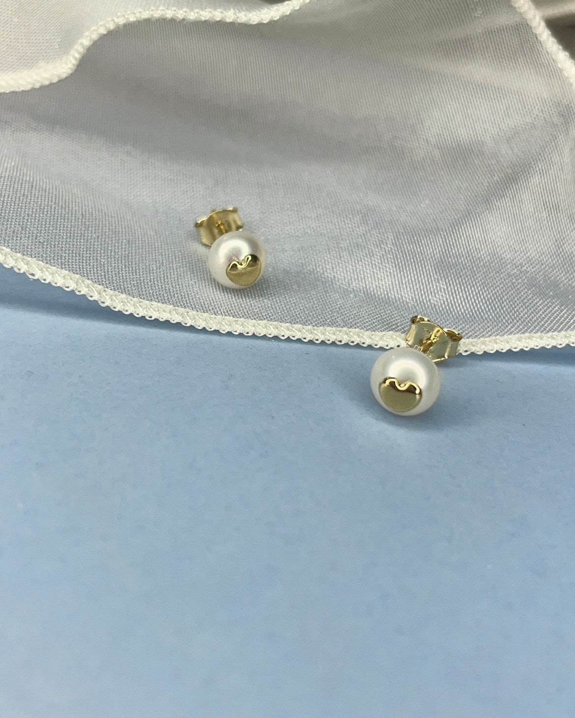 9ct Yellow Gold Pearl Stud Earrings with Gold Heart