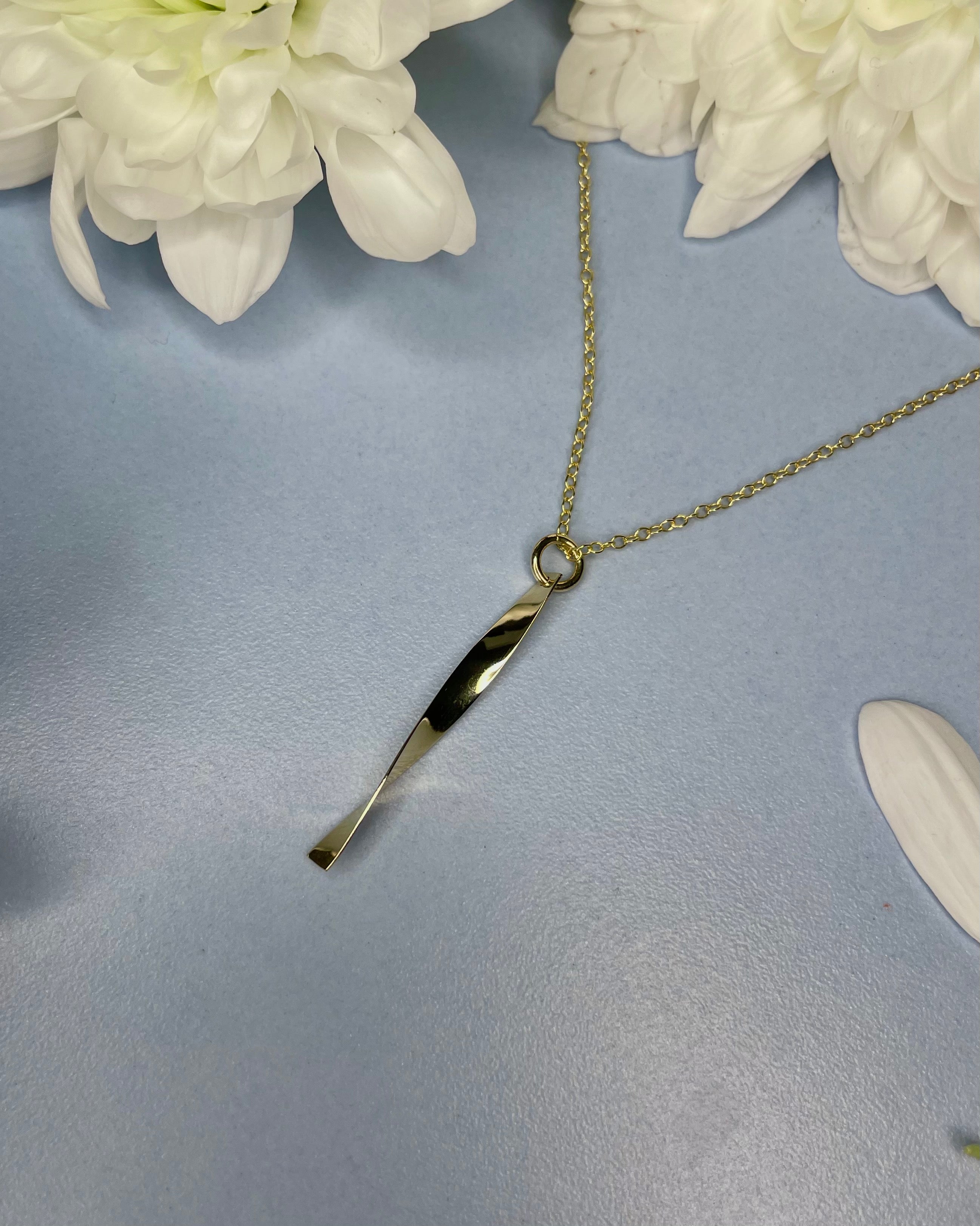 9ct Gold Drop Bar Twist