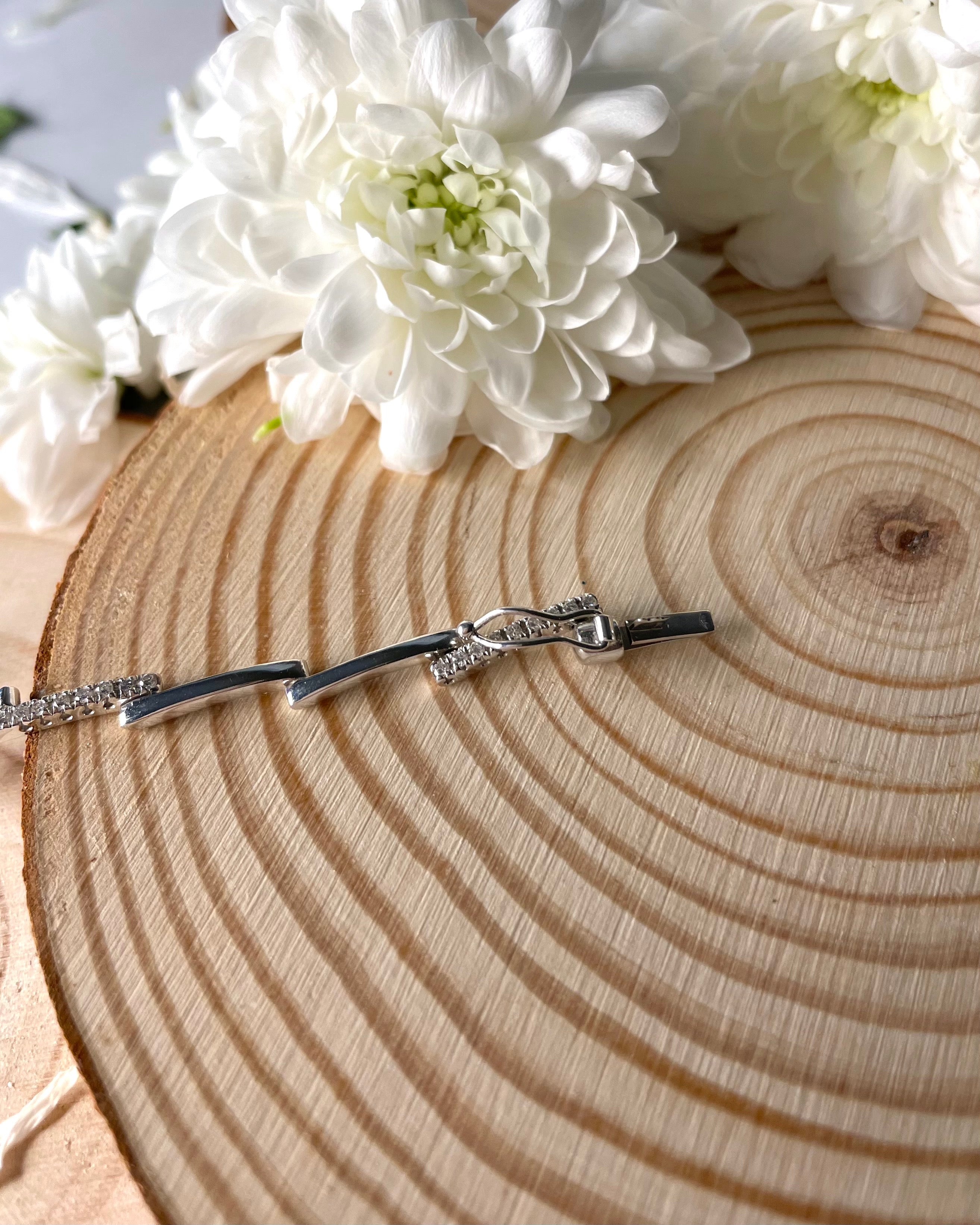 18ct White Gold & Diamond Modern Bar Bracelet