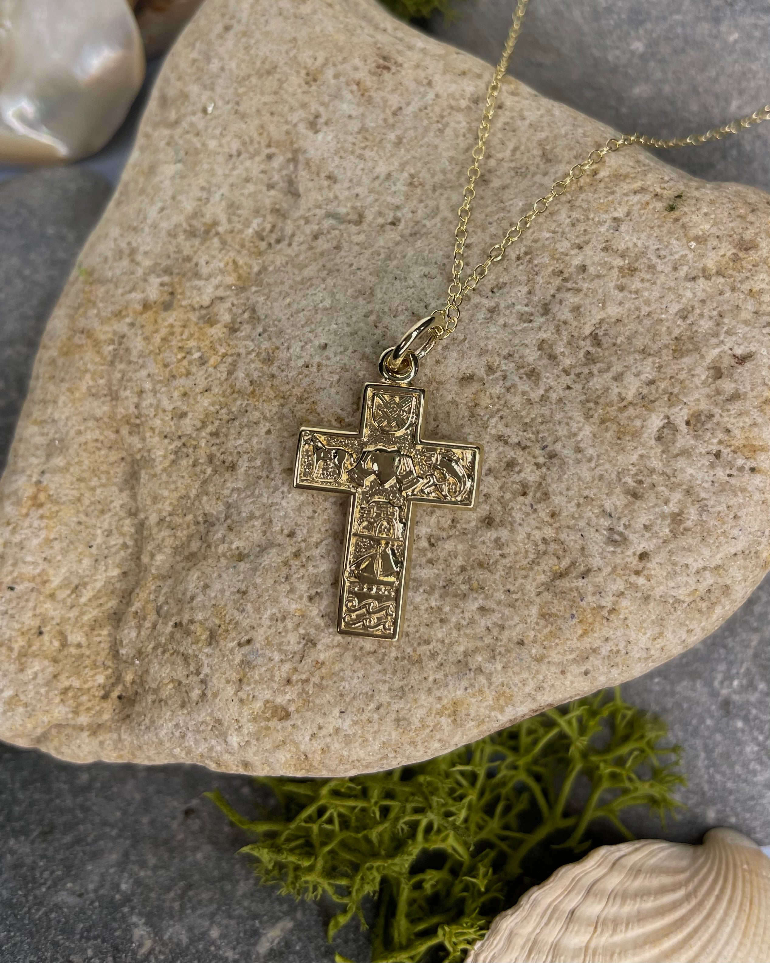 9ct Mini Story of Galway Closed Back Cross