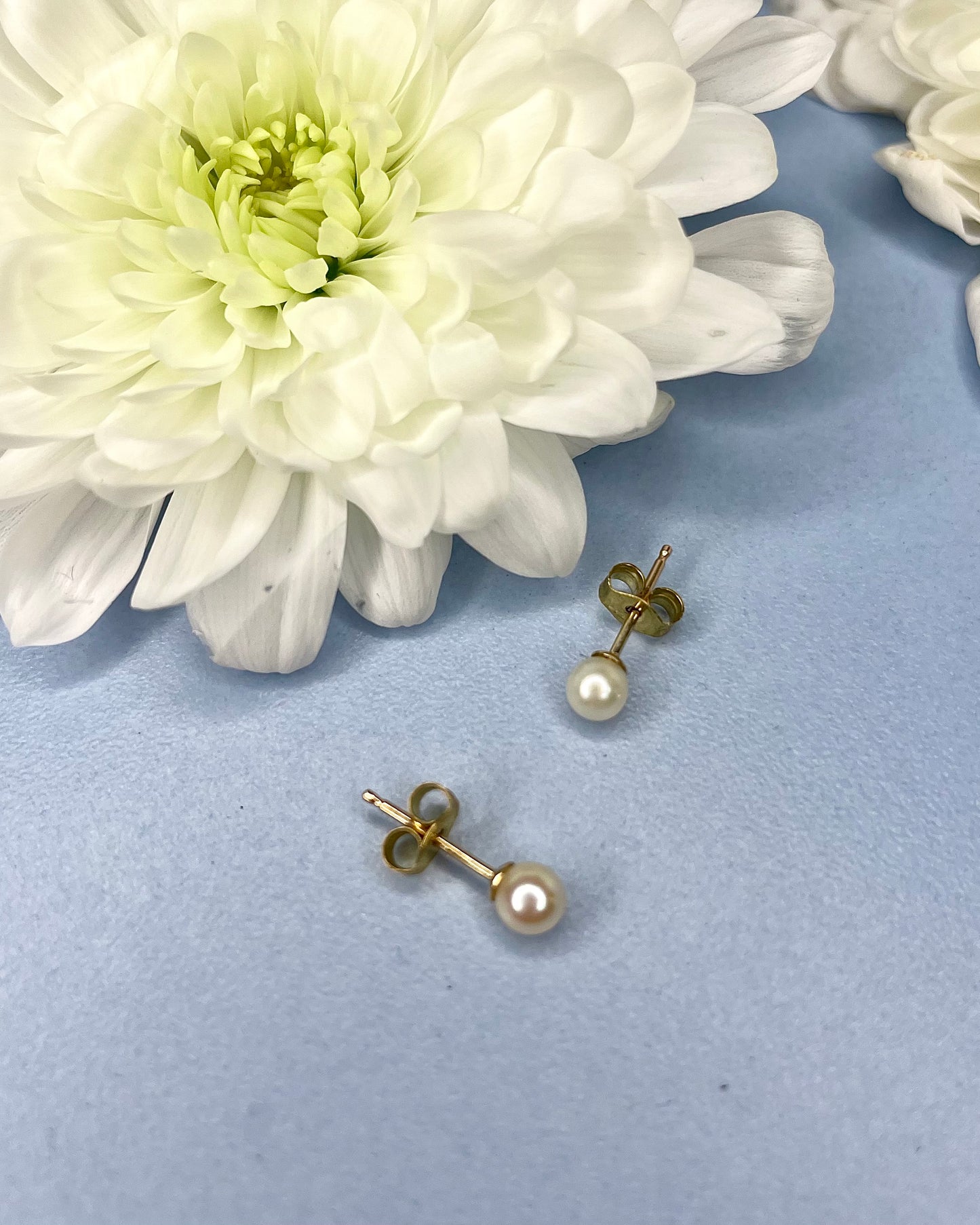 9ct Petite Pearl Stud Earrings