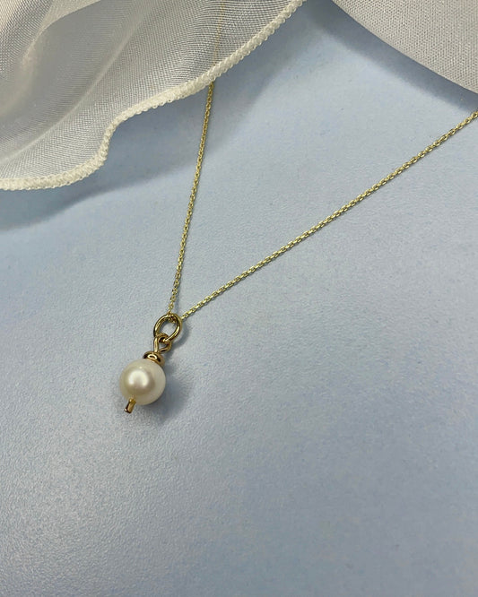 9ct Pretty Pearl Pendant with Hammered Gold Piece
