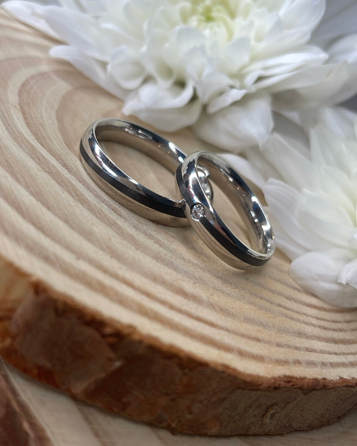 Black Carbon Thin Twist White Gold Wedding Band