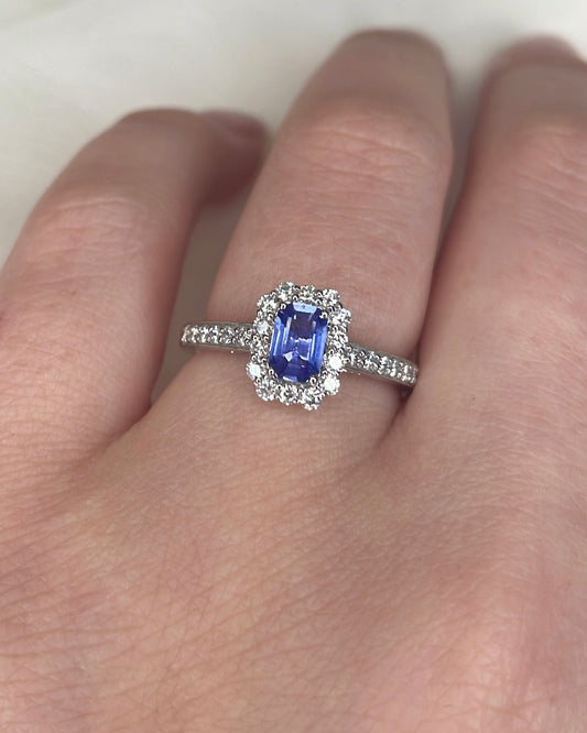 18k White Gold Sapphire and Cluster Diamond Ring