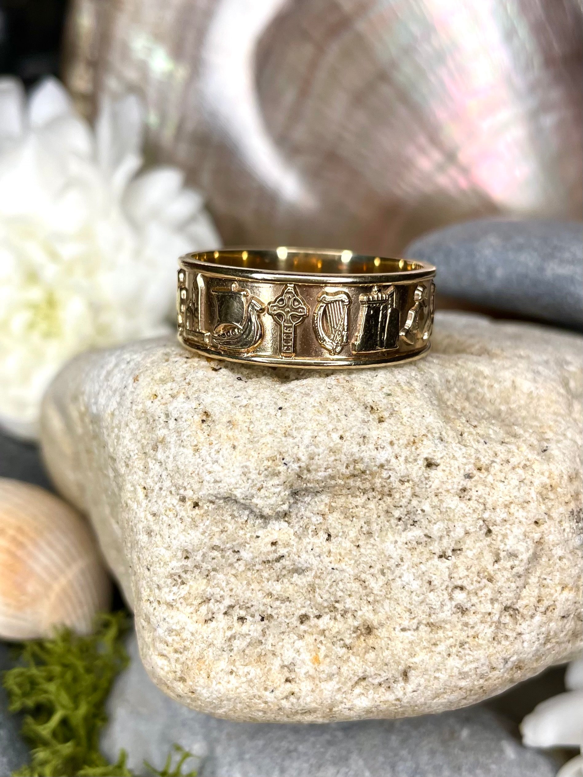9ct Gold Ring of Ireland