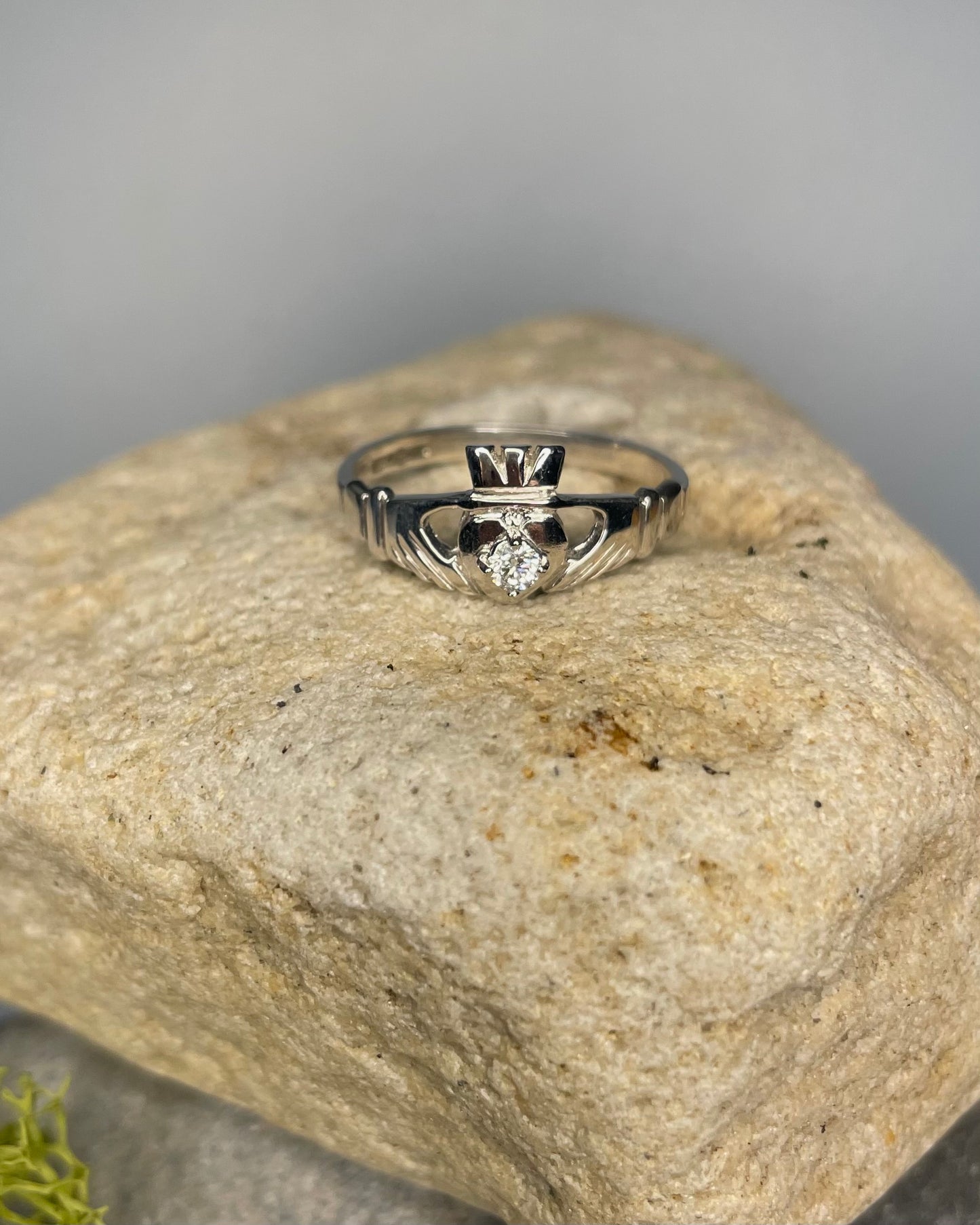 White Gold Claddagh Ring With Diamond Centre