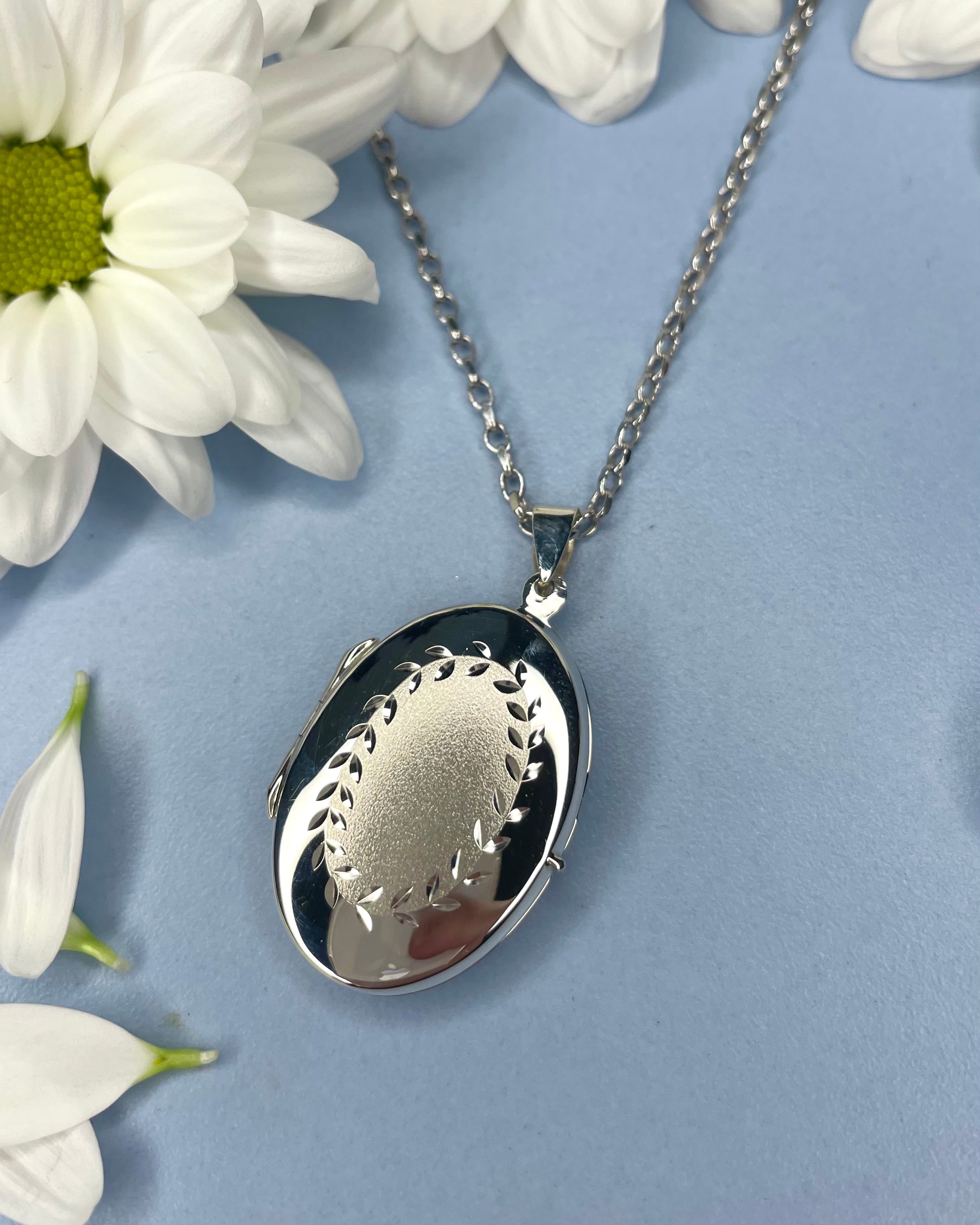 Locket silver deals