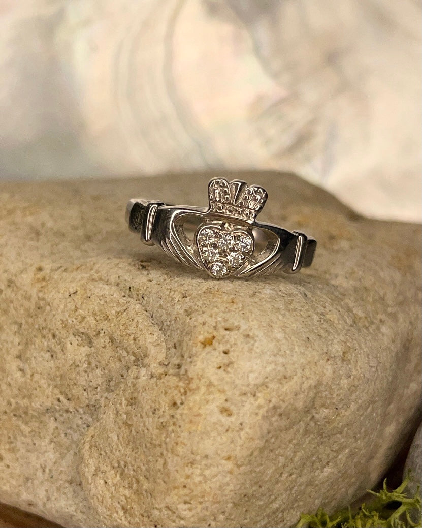 9k White Gold Claddagh Pavé Diamond Ring