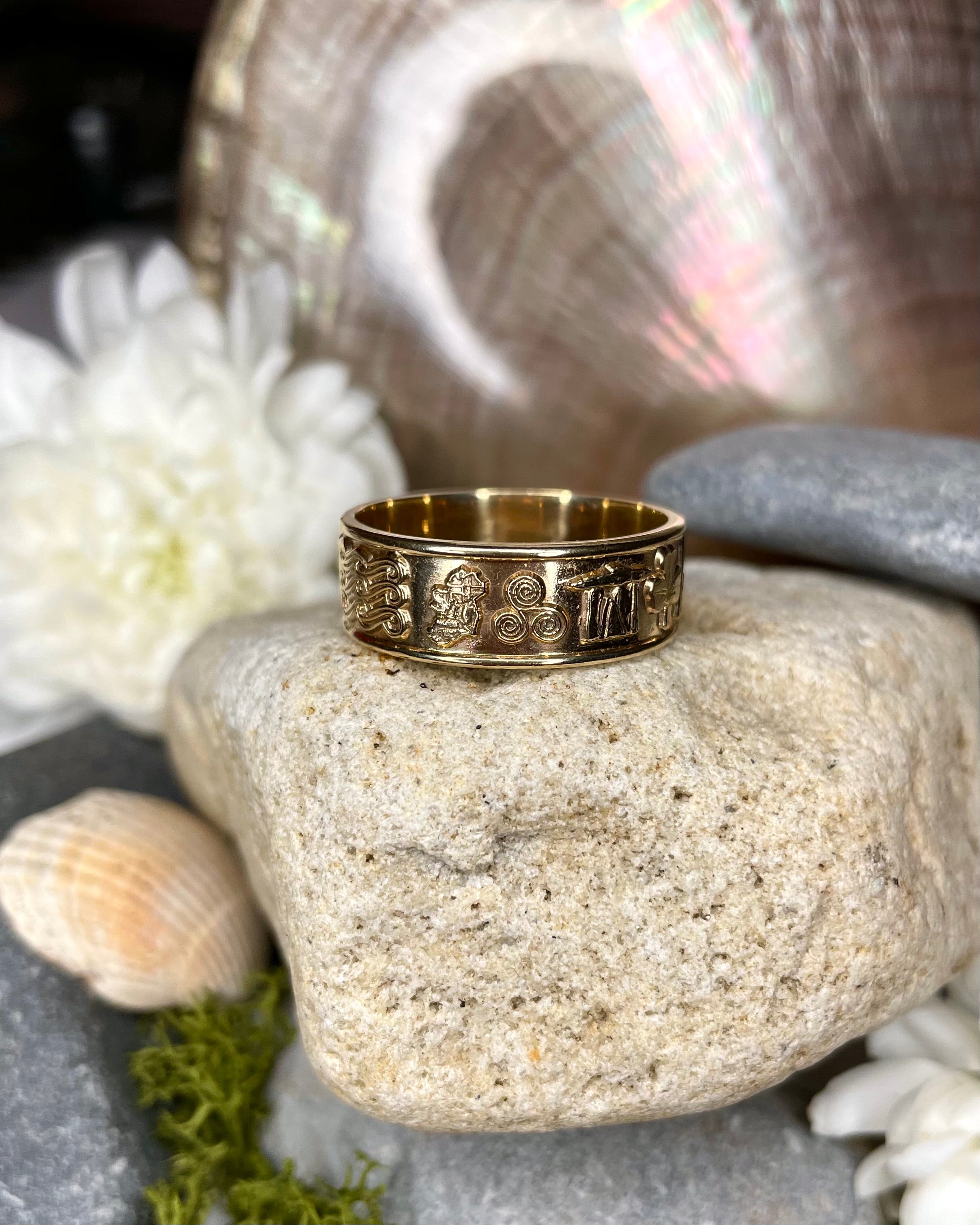 9ct Gold Ring of Ireland