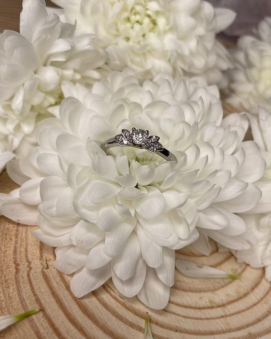18ct Solitaire Petal Ring