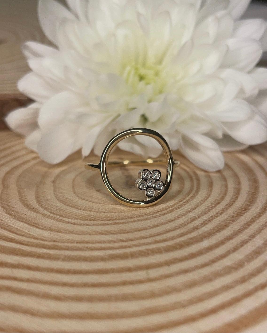 Flower Diamond Gold Oval Ring