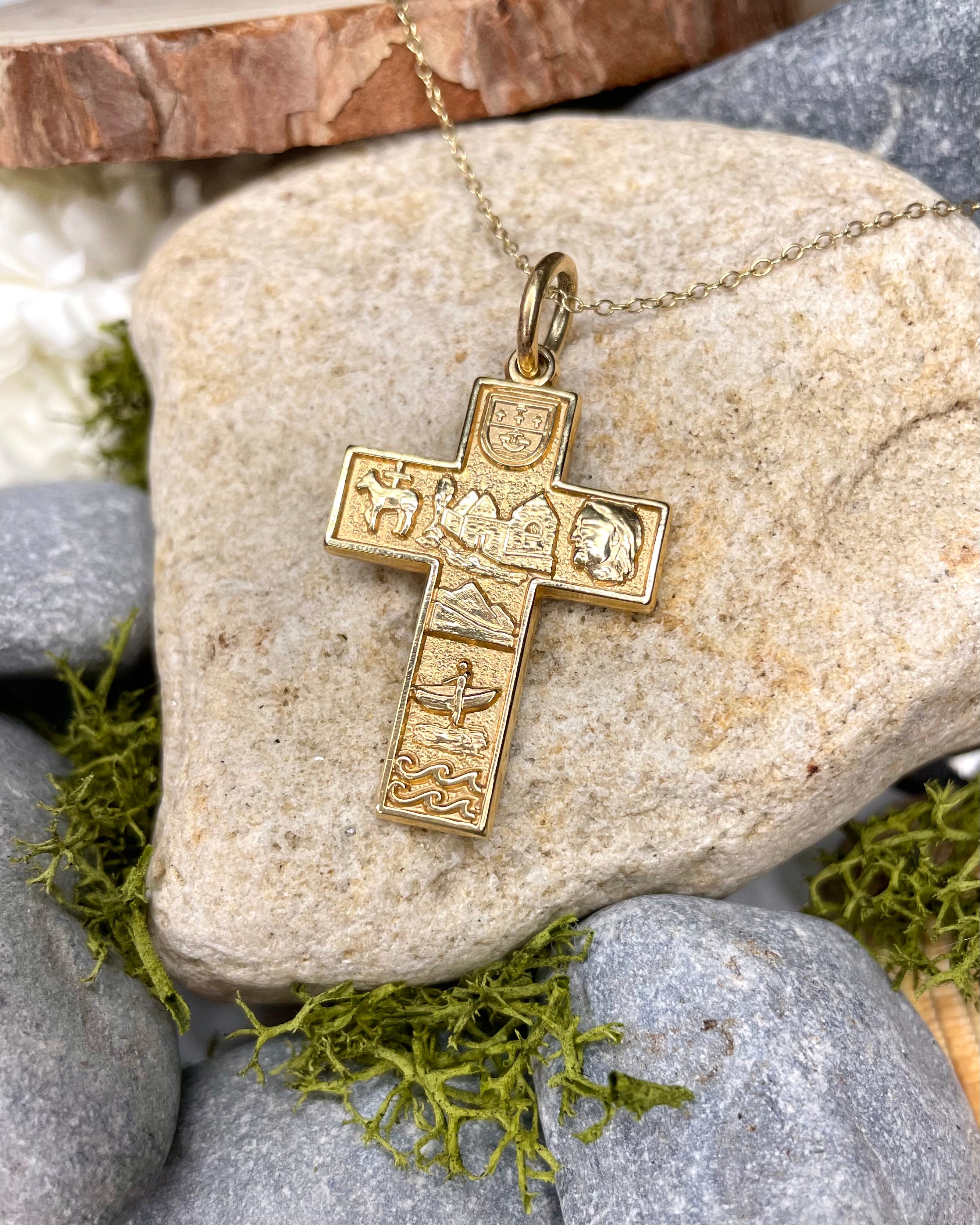 Story of Mayo 18ct Cross